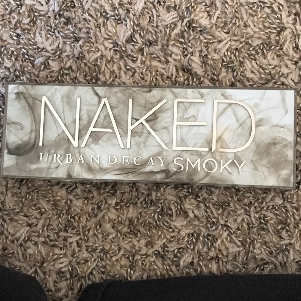 Naked Smoky eyeshadow Palette